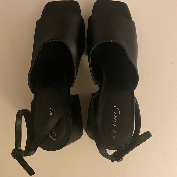 Black platform heels with ankle strap - Picture 2 of 7